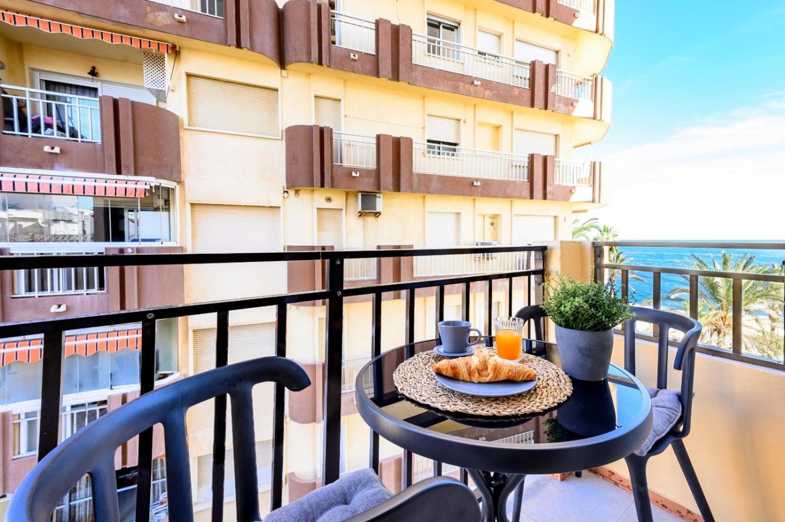 El Yate In Front Of The Sea By 10Tosea Apartment ฟูเอนฮิโรลา ภายนอก รูปภาพ